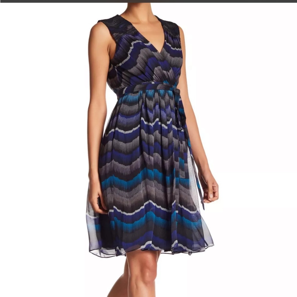 Diane von Furstenberg DVF Bali silk wrap dress. Size 2